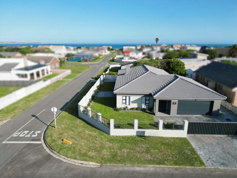 4 Bedroom Property for Sale in Franskraal Western Cape